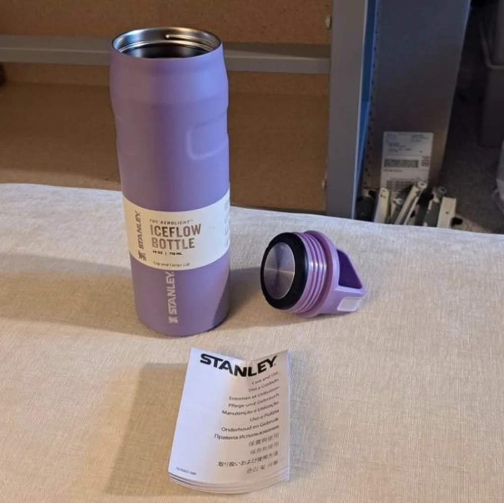 Stanley IceFlow AeroLight Lavender 24 oz Cap &  Carry Water Bottle - Picture 3 of 11